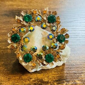 Vintage Green Aurora Borealis Gold Tone Wreath Brooch